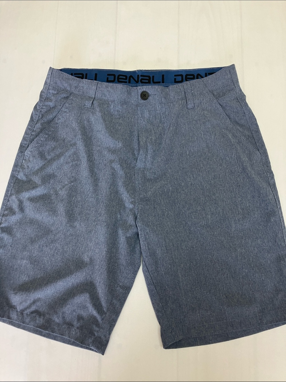 Denali Men's Chambray Flat-Front Golf Shorts in Heather Blue